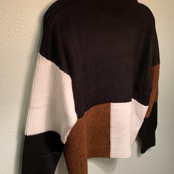 Color Block Sweater - Picture 2 of 4